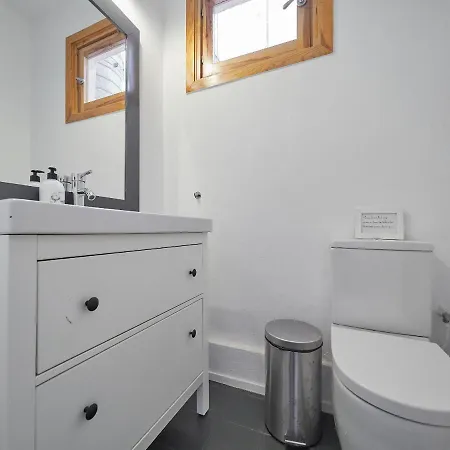 Alessandra Ramblas Apartment Barcelona